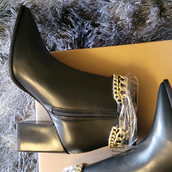 Steve Madden Perlina Black Leather Chain Booties - Picture 13 of 14